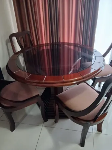 Mesa sala de estar/ jantar com 4 cadeiras
