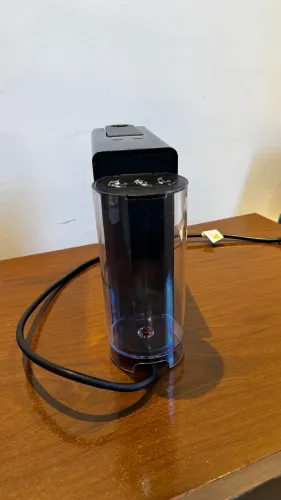 Máquina de Café Nespresso Essenza Mini Preta (110V) - Excelente Estado!