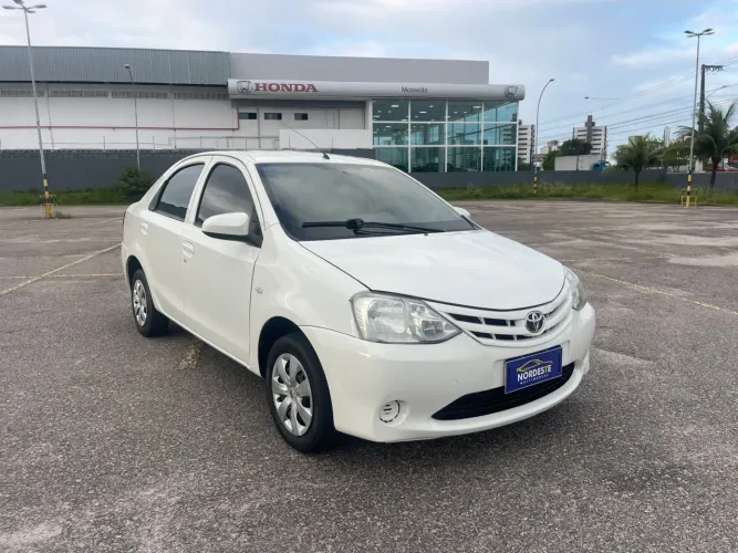 Toyota Etios XS Sedan 1.5 Flex 16V 4P Mec. 2014