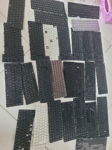 Lote 30 teclado notebook diversas marcas sem teste retirados teclas