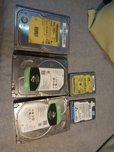 HDs de 4 e 1 TB
