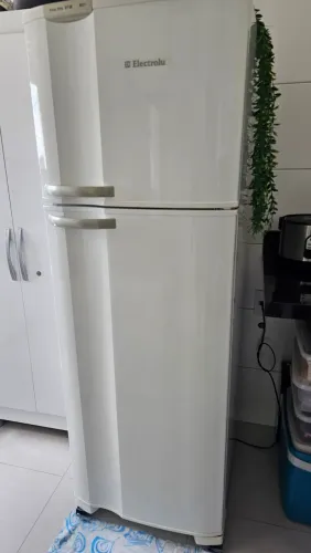 Geladeira Electrolux DF38 - precisa de reparo