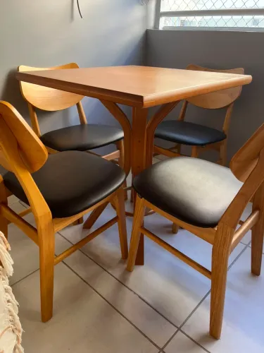 Mesa de Jantar em Madeira