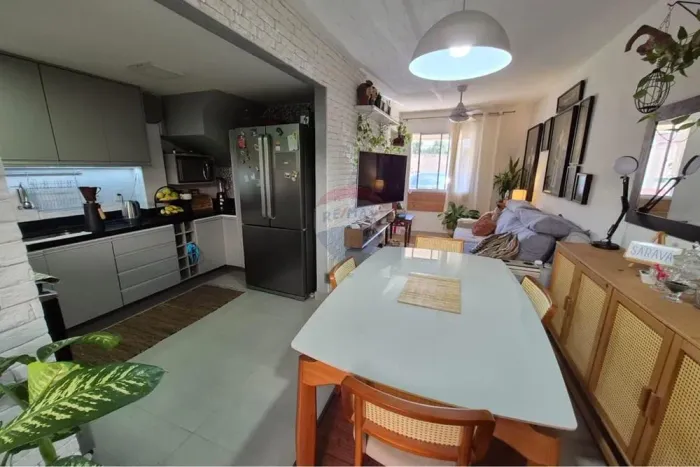 Vendo Casa Duplex 3 Quartos 1 Suíte em Condomínio Fechado em Vargem Pequena do Lado da TV 