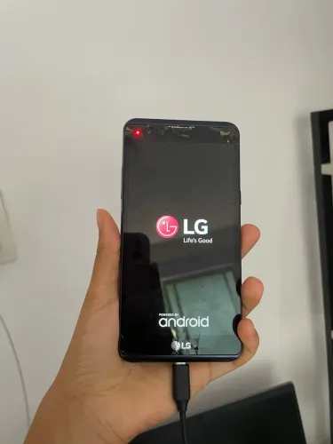 Celular com defeito