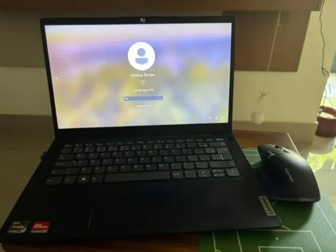 Notebook Lenovo 14" Ryzen 5 5625U | 8GB RAM | SSD 256GB - Impecável!
