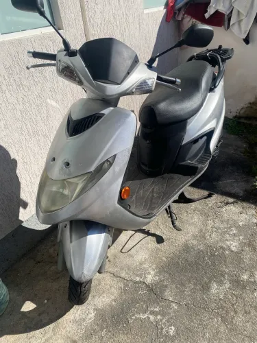 Burgman 125- 2008 (Precisa fazer o motor)