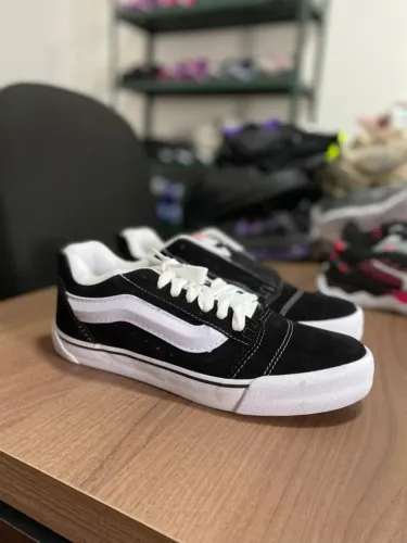 Tenis Vans preto primeira linha disponível 41 e 42