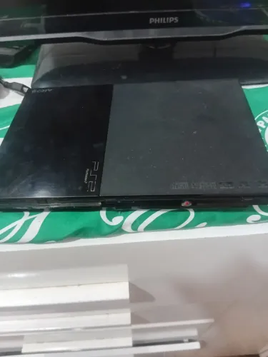 PlayStation 2, com 1 controle, cabos e memória card 8mb. Jogos negociar!