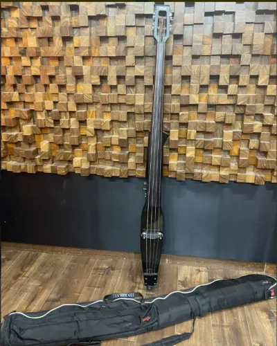Baixo vertical Stagg upright