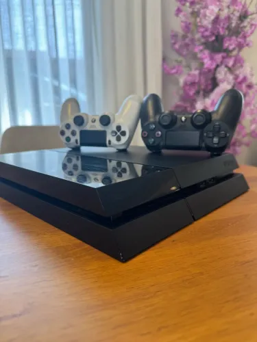 PLAYSTATION 4 FAT EM EXCELENTE ESTADO!