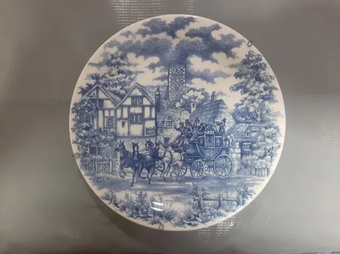 Antigo Prato decorativo - Porcelana Oxford - Coleção Cena Inglesa Azul - 20cm diâmetro