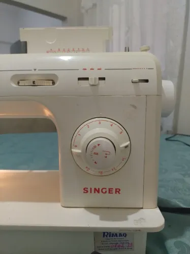 Máquina de costura Facilita Singer