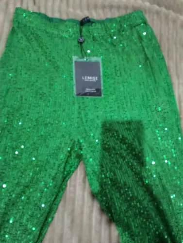 Vendo calça de Paetê nova