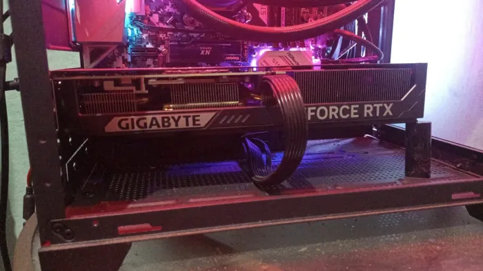 RTX 5070 GIGABATY 12GB