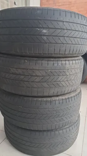 Vendo 04 (Quatro) - Pneus Seminovos 225x50x18R