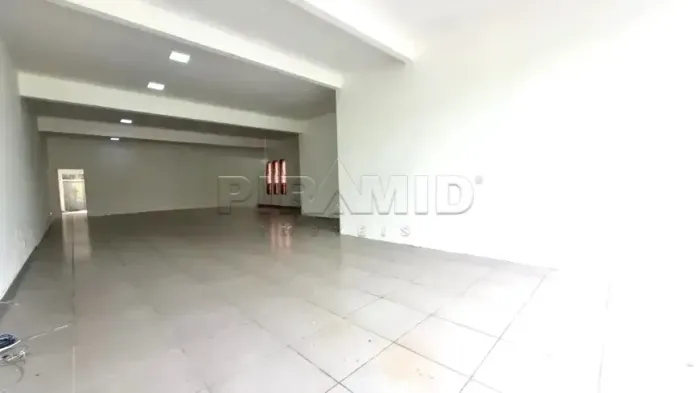 Salão comercial com 375,69m², bairro Jardim Botânico, Zona Sul de Ribeirão Preto/SP.