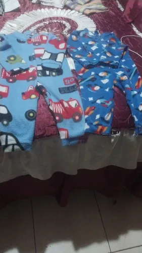 Vendendo om lote de roupas para criança