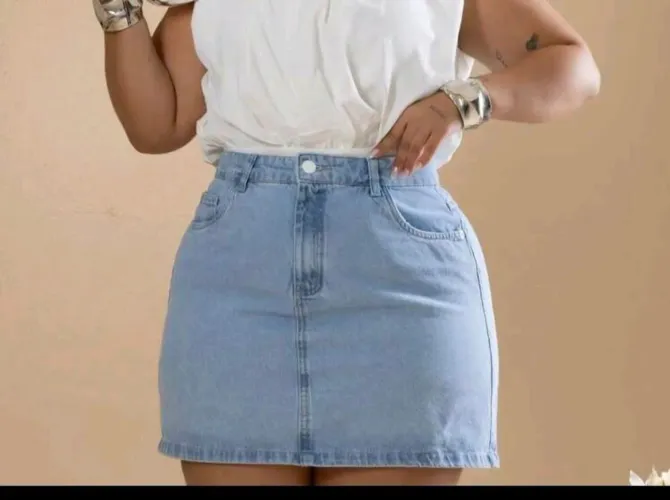 Saia jeans feminina plus size lavagem clara tam 50