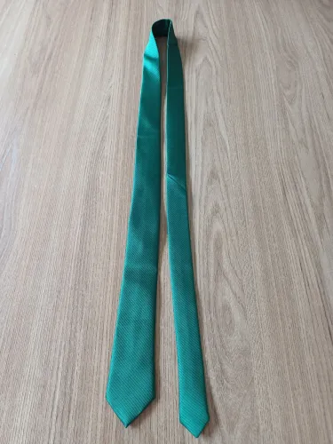 Gravata verde bandeira. NOVA