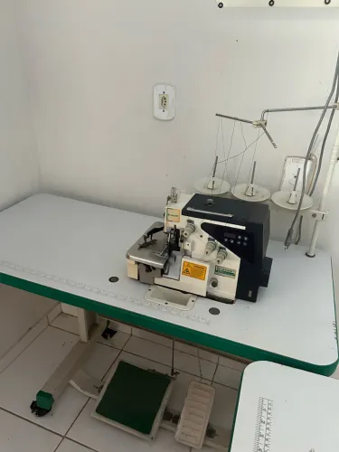 Máquina de costura Overloque Bracob