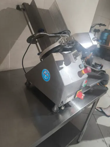 Máquina de fatiar Rural automática bivolt funcionando perfeitamente e muito conservada.