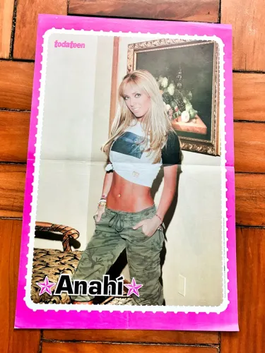 Revista toda teen pôster Anahi