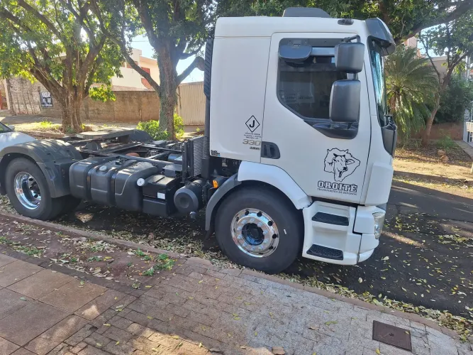 Volvo VM 330 4×2
