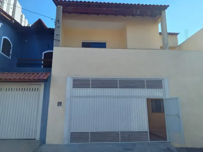Casa comercial na Rua Márcio Humberto Gandolpho, 191 130 m²
