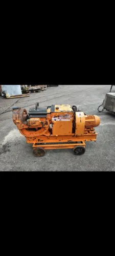 Máquina de cortar ferro marca Trilor 