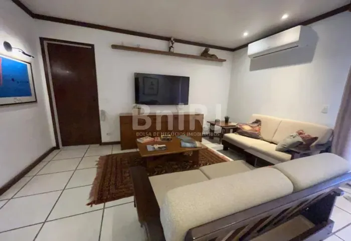 Apartamento amplo no Humaitá