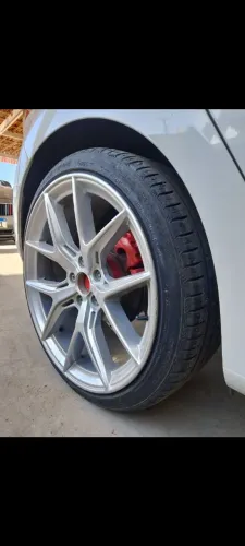 Roda aro 19 com pneu 235/35 R19