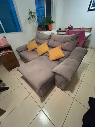 Vendo sofade dois lugares usado