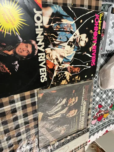Três vinis Lps johnny Riverds