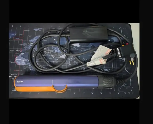 Chapinha "Dyson Airstrait Alisador e secador"
