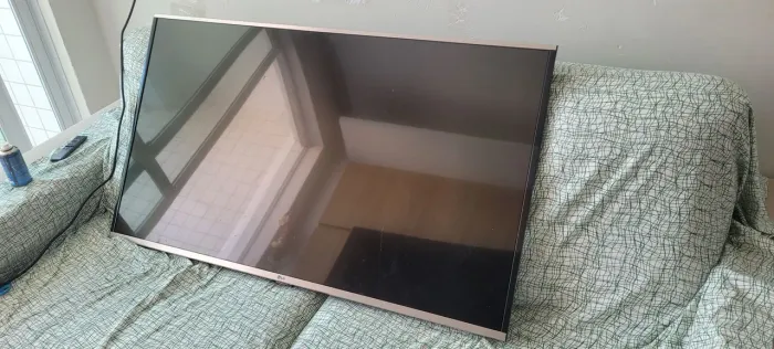 TV LG 49" Smart 49LF6350 para retirada de peças