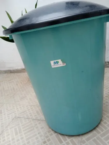 Balde de 100 litros resistente, perfeito estado $40