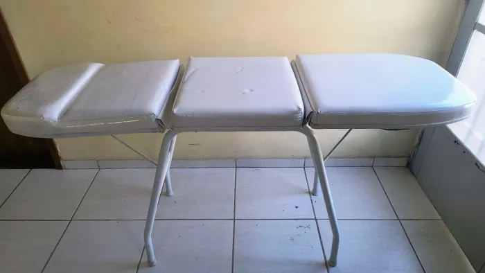 Maca articulada para consultorios e estética