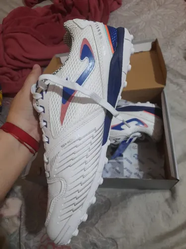 Vendo socity semi nova marca Joma tam 42