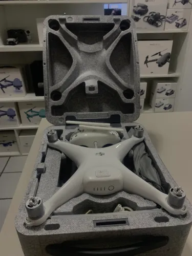 Drone DJI Phantom 4 Standard Seminovo em Excelente Estado