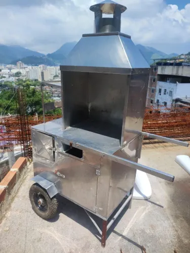 Carrinho de churrasco e espetinho em aço i