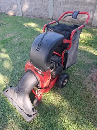 Varredor, coletador e triturador de galhos,folhas e resíduos Yard Machines MTD 50-Gasolina