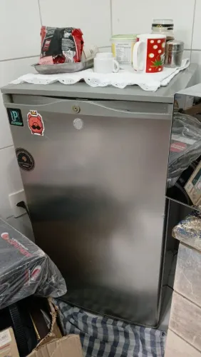 Vendo frigobar retirar próximo à saúde em perfeito estado pagamento à vista na retirada 