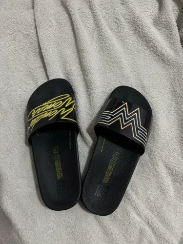 chinelo mulher maravilha