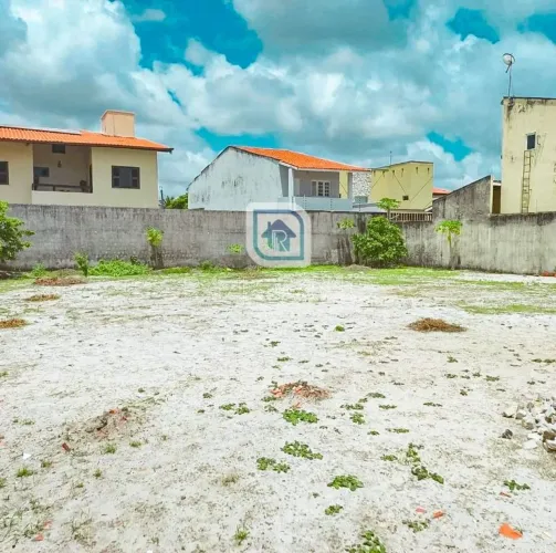 Terreno medindo 12X30 à venda no bairro Edson Queiroz