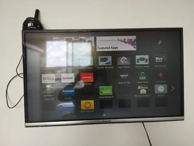 TVs Smart 32" Panasonic e 42" LG.