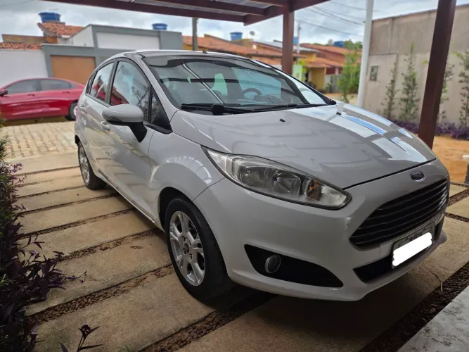 Ford Fiesta 1.6 16V Flex Aut. 5P 2015