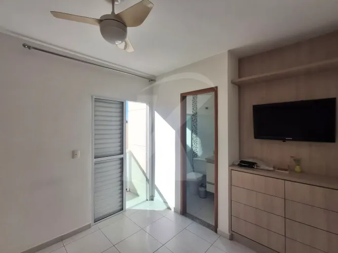 São 2 Dormitórios sendo 2 suítes, sala, cozinha, 03 banheiros, 02 vagas