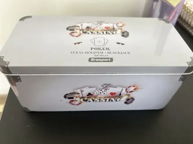 Kit Poker Brasport Casino 100 fichas na lata + feltro