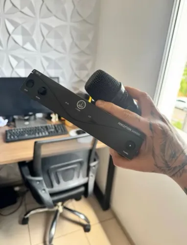 Microfone AKG SR45 sem fio ( maior )
